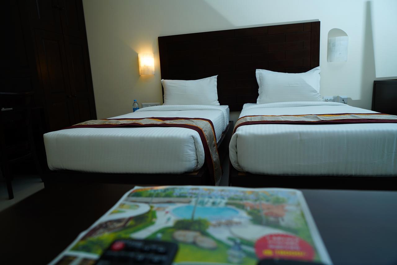 Five Falls Resort Kuttalam  Luaran gambar